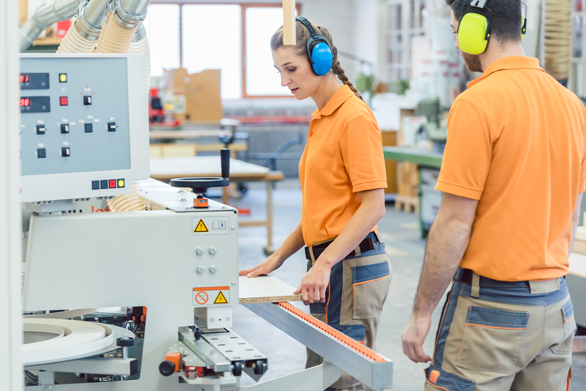 SQL Server and Oracle database services for manufacturing and production companies